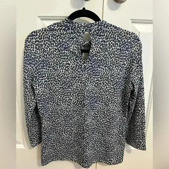 J. McLaughlin Keyhole Twist Neck Blue Cheetah Print Catalina Cloth Blouse - Picture 5 of 8